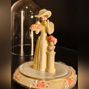 Avon Mrs Albee Award Figurine  2005 - 2006